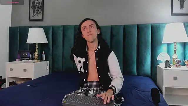 Snapshot of Karol_fenixx chatting on January 9, 2025, 8:24 am Karol fenixx online show from January 9, 2025, 8:24 am