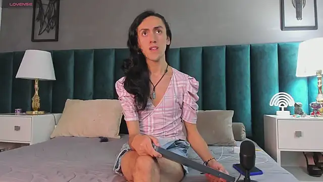 Snapshot of Karol_fenixx chatting on February 27, 2025, 12:13 pm Karol fenixx online show from February 27, 2025, 12:13 pm