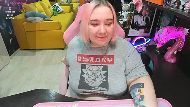 Softie Sofy online show from June 3, 2026, 2:36 am