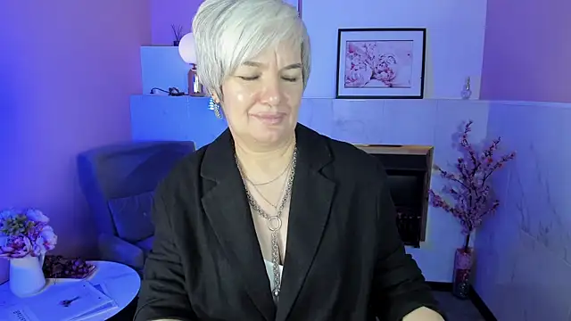 CarmenSoft online show from September 19, 2025, 9:04 pm