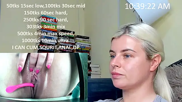 Snapshot of queenofthenighttt chatting on April 22, 2026, 8:39 am queenofthenighttt online show from April 22, 2026, 8:39 am