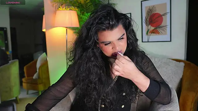 Snapshot of artechloe chatting on February 28, 2025, 7:35 pm artechloe online show from February 28, 2025, 7:35 pm