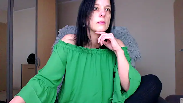 Snapshot of _Sweetlonglips_ chatting on December 4, 2024, 9:29 am  Sweetlonglips  online show from December 4, 2024, 9:29 am