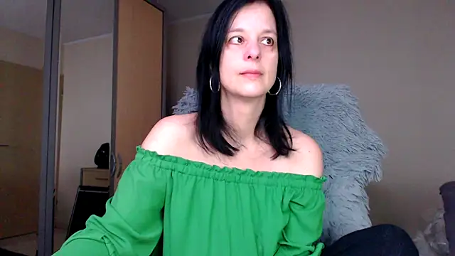 Snapshot of _Sweetlonglips_ chatting on February 6, 2025, 9:00 am  Sweetlonglips  online show from February 6, 2025, 9:00 am