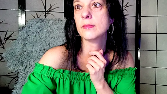 Snapshot of _Sweetlonglips_ chatting on October 24, 2025, 4:31 am  Sweetlonglips  online show from October 24, 2025, 4:31 am