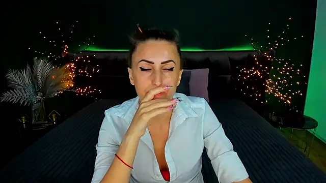 Rebecca Diamond online show from September 15, 2025, 5:51 am