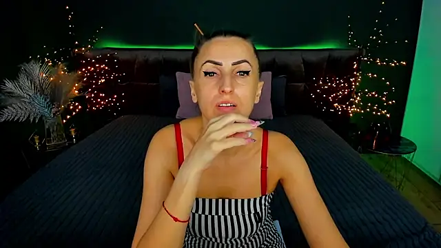 Rebecca Diamond online show from September 18, 2025, 5:20 am