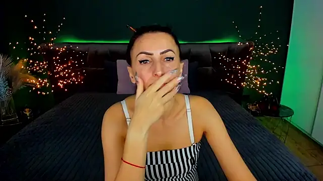 Rebecca Diamond online show from October 5, 2025, 5:39 am