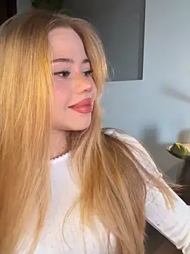 curchez  online show from April 2, 2026, 9:01 pm