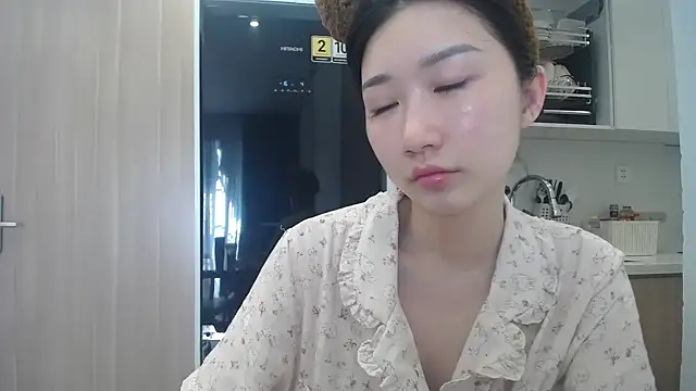 Asiagirll online show from June 3, 2026, 12:35 am