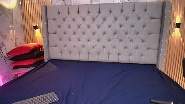 Eva MilfF online show from April 1, 2026, 1:01 pm