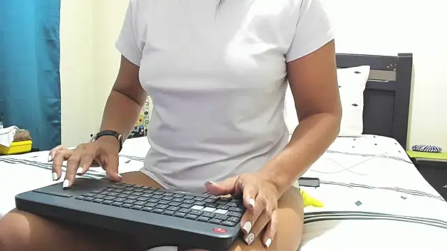 mara2020 69 online show from December 16, 2025, 12:32 pm