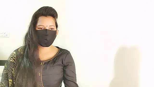 YourLovelyQueen online show from June 30, 2026, 5:47 pm