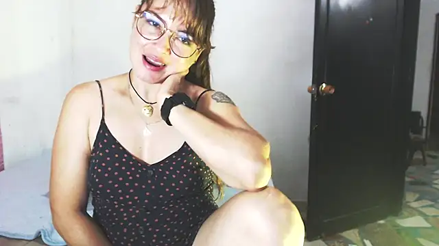 solamatista11 online show from November 11, 2025, 9:26 pm