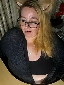 Iceprincess2bad4u online show from November 3, 2025, 6:09 pm