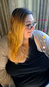 Snapshot of Iceprincess2bad4u chatting on July 4, 2026, 6:41 am Iceprincess2bad4u online show from July 4, 2026, 6:41 am