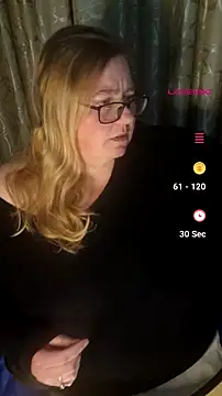 Snapshot of Iceprincess2bad4u chatting on July 4, 2026, 6:47 pm Iceprincess2bad4u online show from July 4, 2026, 6:47 pm