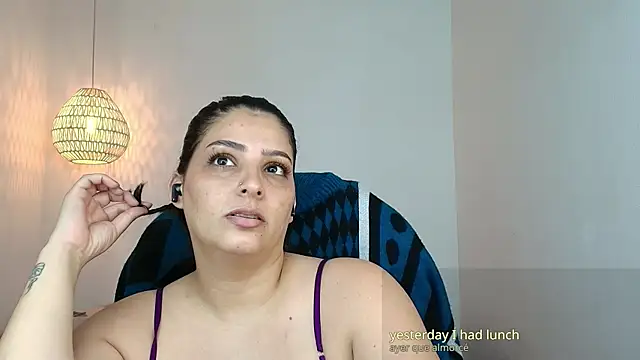 Snapshot of YummyAnna_ chatting on May 8, 2026, 8:14 pm YummyAnna online show from May 8, 2026, 8:14 pm