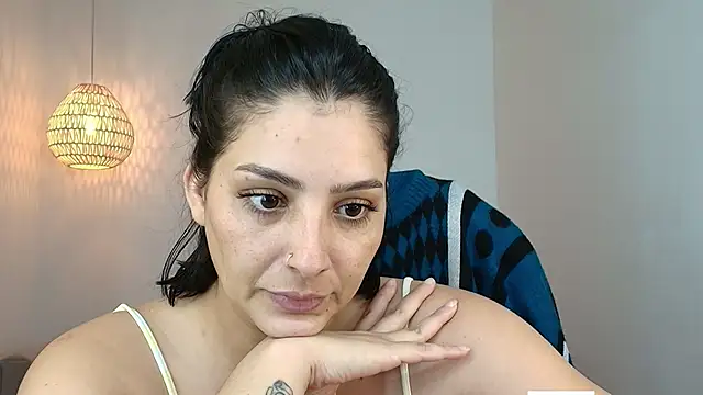 Snapshot of YummyAnna_ chatting on May 13, 2026, 8:06 pm YummyAnna online show from May 13, 2026, 8:06 pm
