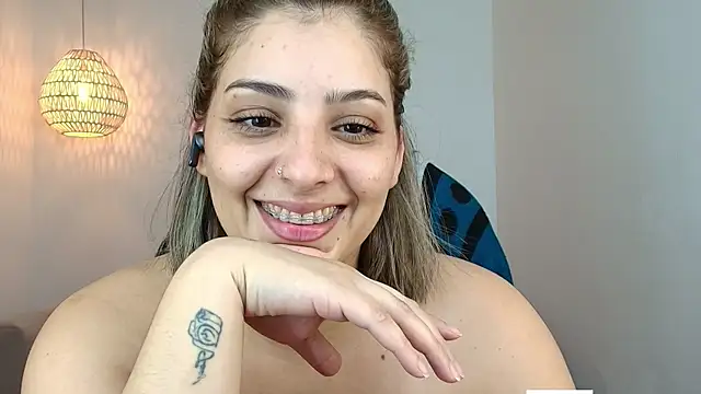 Snapshot of YummyAnna_ chatting on May 20, 2026, 8:04 pm YummyAnna online show from May 20, 2026, 8:04 pm