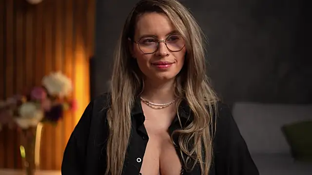 BrandyWhite online show from December 16, 2025, 5:45 am