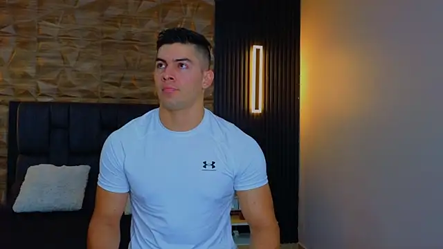 FelipeAndMarcello3 online show from February 19, 2025, 7:38 pm