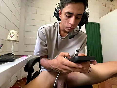 Max TheHorseDick online show from November 26, 2025, 3:57 pm