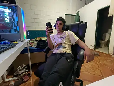 Max TheHorseDick online show from April 4, 2026, 4:00 am