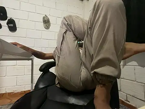 Snapshot of Max_TheHorseDick chatting on June 20, 2026, 1:52 am Max TheHorseDick online show from June 20, 2026, 1:52 am