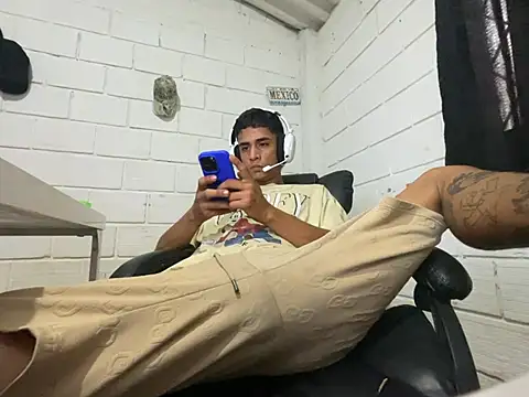 Snapshot of Max_TheHorseDick chatting on July 9, 2026, 4:33 pm Max TheHorseDick online show from July 9, 2026, 4:33 pm