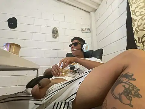 Snapshot of Max_TheHorseDick chatting on July 22, 2026, 8:55 pm Max TheHorseDick online show from July 22, 2026, 8:55 pm