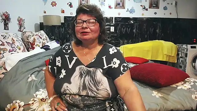 Snapshot of SweetMommaX chatting on April 22, 2026, 6:20 pm SweetMommaX online show from April 22, 2026, 6:20 pm