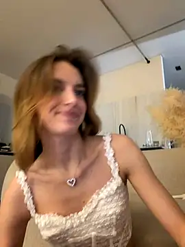 -AngelAri- online show from November 15, 2025, 9:11 pm