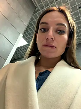 -AngelAri- online show from November 20, 2025, 9:14 pm