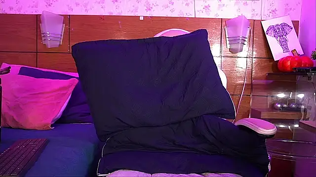 Snapshot of mssburbuja chatting on January 29, 2025, 6:22 am mssburbuja online show from January 29, 2025, 6:22 am