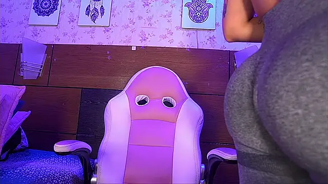 Snapshot of mssburbuja chatting on February 7, 2025, 3:12 am mssburbuja online show from February 7, 2025, 3:12 am