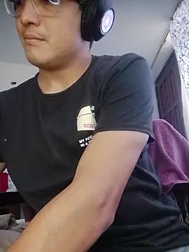 Snapshot of Mghty-cockl88 chatting on February 3, 2026, 3:39 pm Mghty-cockl88 online show from February 3, 2026, 3:39 pm