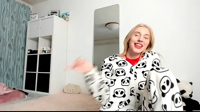 KenzieDawton online show from January 23, 2025, 5:13 am