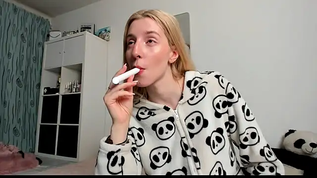 KenzieDawton online show from March 16, 2025, 5:03 am