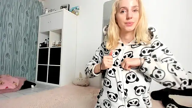 KenzieDawton online show from October 11, 2025, 6:12 am