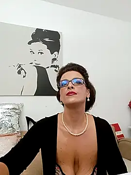 Snapshot of RebeccaNoble chatting on October 6, 2025, 10:12 am RebeccaNoble online show from October 6, 2025, 10:12 am