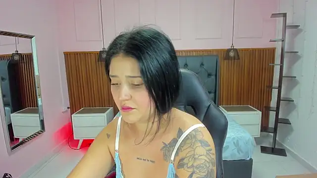 Snapshot of BIANCAROY1 chatting on October 7, 2025, 6:49 pm BIANCAROY1 online show from October 7, 2025, 6:49 pm