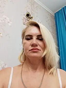 Snapshot of JennyOMay chatting on July 11, 2026, 4:04 am JennyOMay online show from July 11, 2026, 4:04 am
