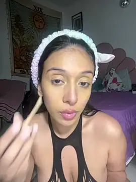 kiaraglam2 online show from March 19, 2025, 5:08 am