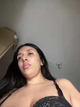 kiaraglam2 online show from March 23, 2025, 5:43 am