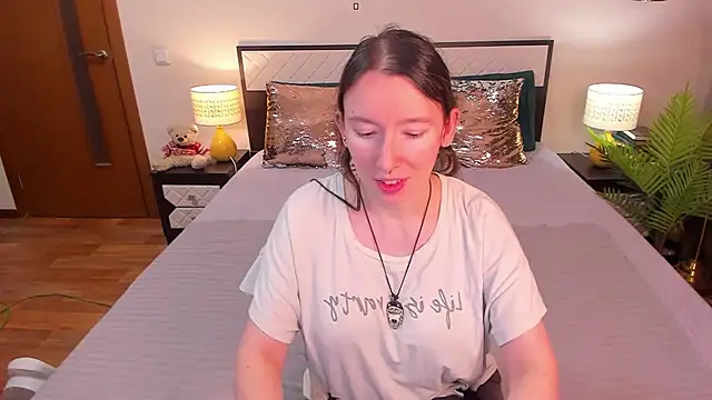 CatherineWalls online show from May 11, 2026, 4:40 am