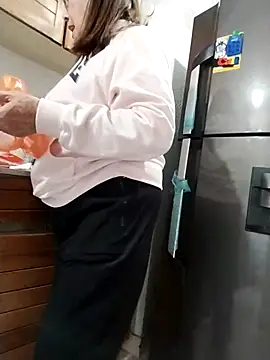 Snapshot of Vicky_Rosse chatting on February 21, 2026, 8:21 pm Vicky Rosse online show from February 21, 2026, 8:21 pm