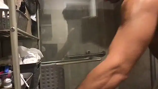 Snapshot of BigGuyMuscle chatting on June 12, 2026, 2:32 am BigGuyMuscle online show from June 12, 2026, 2:32 am