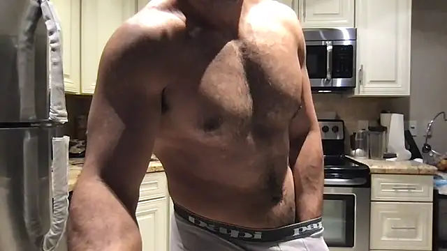 Snapshot of BigGuyMuscle chatting on June 13, 2026, 11:57 pm BigGuyMuscle online show from June 13, 2026, 11:57 pm