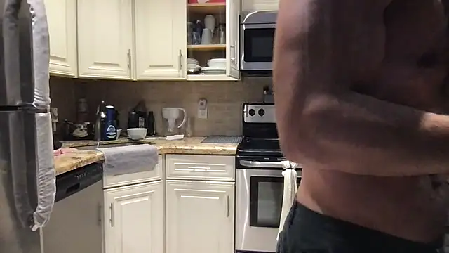 Snapshot of BigGuyMuscle chatting on June 18, 2026, 11:20 pm BigGuyMuscle online show from June 18, 2026, 11:20 pm